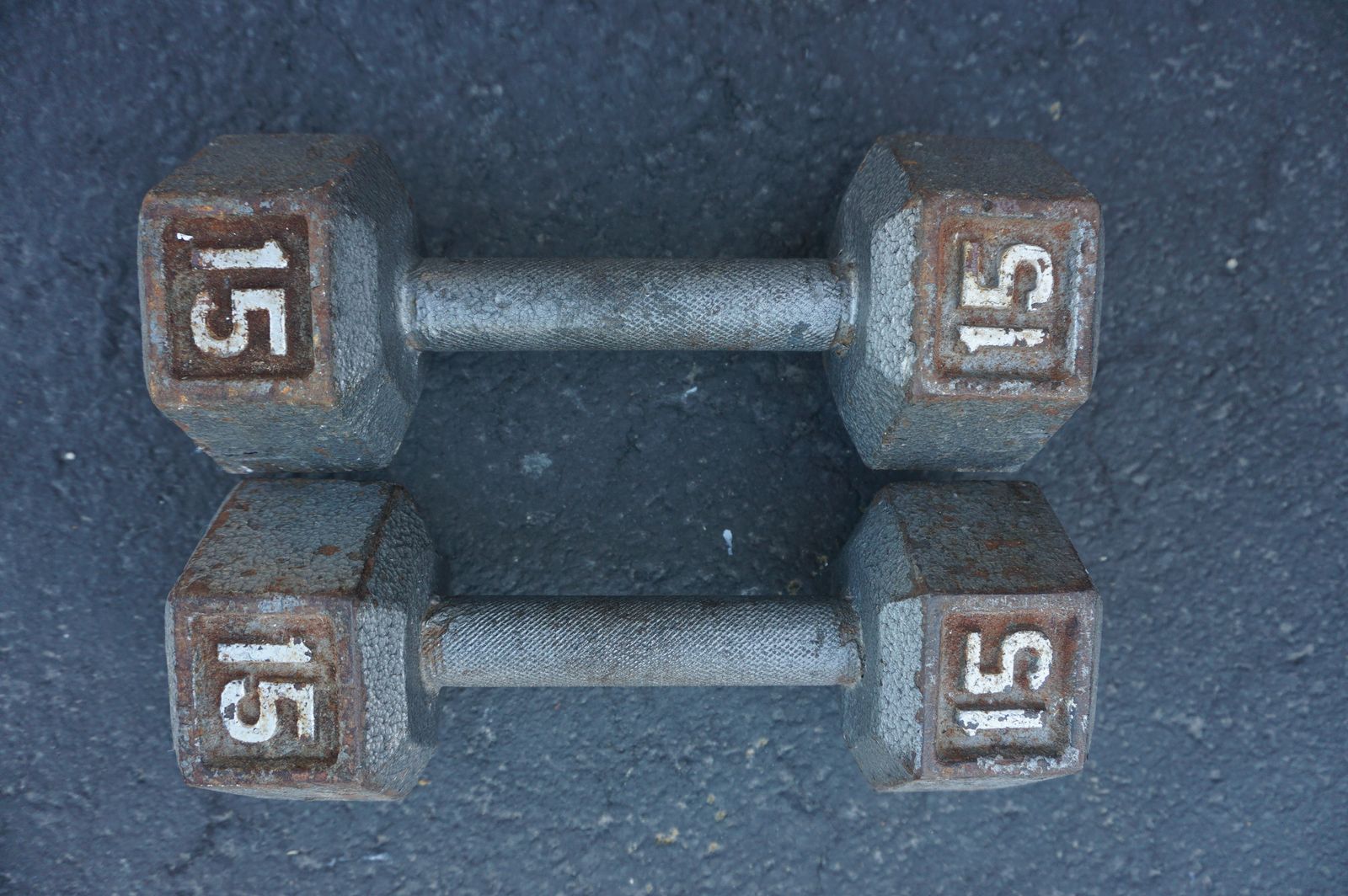 2 all metal 15 lb dumbells for a total of 30 lbs.