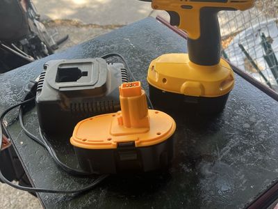 DeWalt Cordless Drill Set with 2 Batteries and Charger