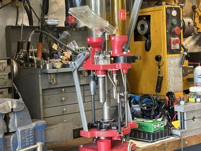 Hornady Lock-N-Load AP Progressive Reloading Press - Red, Excellent Condition progeesive 12 gage apex reloaded with shot and pow