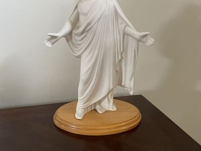 Christus Statue with Wood Base – $20