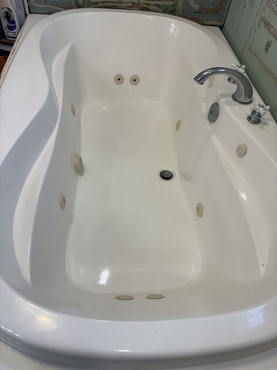 Jacuzzi Bathtub