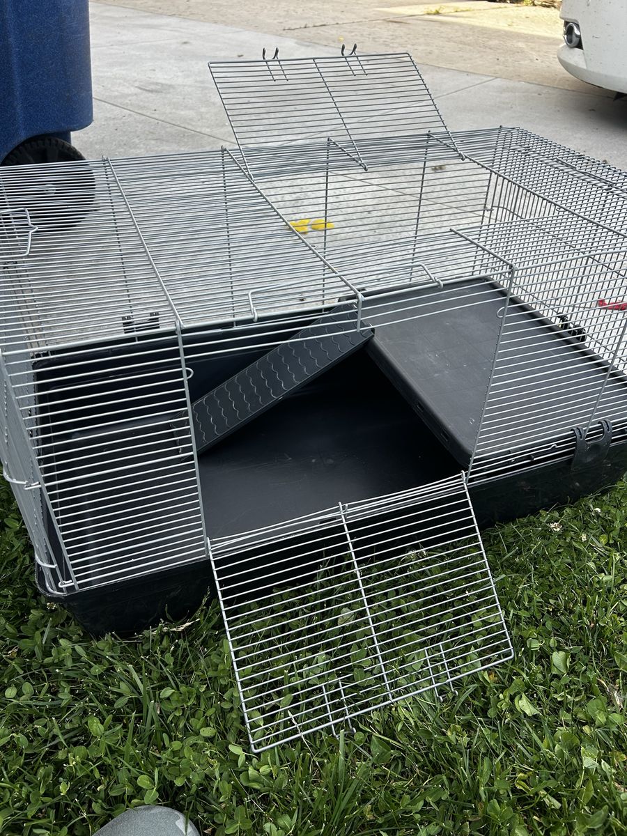Large Pet Cage Habitat with Ramp & Bowl - Ideal for Guinea Pigs, Rabbits, or Ferrets