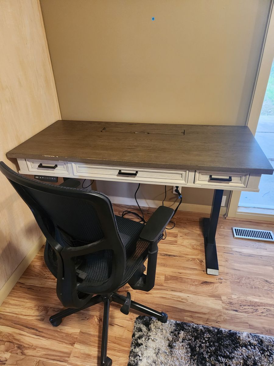 Sit/Stand Desk - Electric