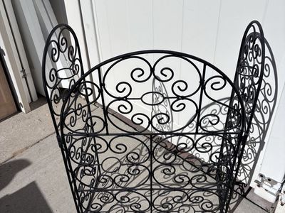 Nice heavy duty quality fireplace screen