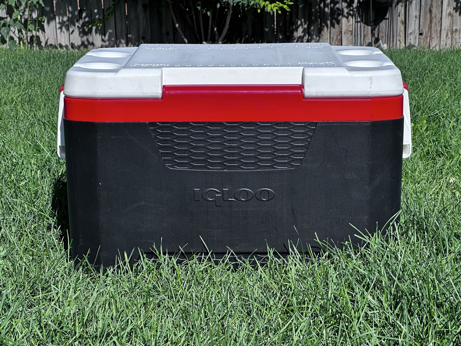 Igloo 55 QT cooler Red/Black/White, 4 Cup Holders & Fish Ruler, integrated padlock holes