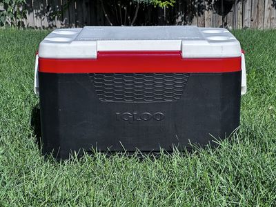 Igloo 55 QT cooler Red/Black/White, 4 Cup Holders & Fish Ruler, integrated padlock holes
