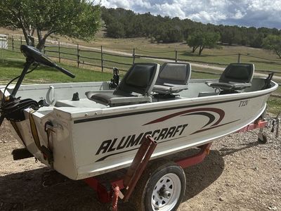Alumacraft Fishing Boat with Trailer & Motor