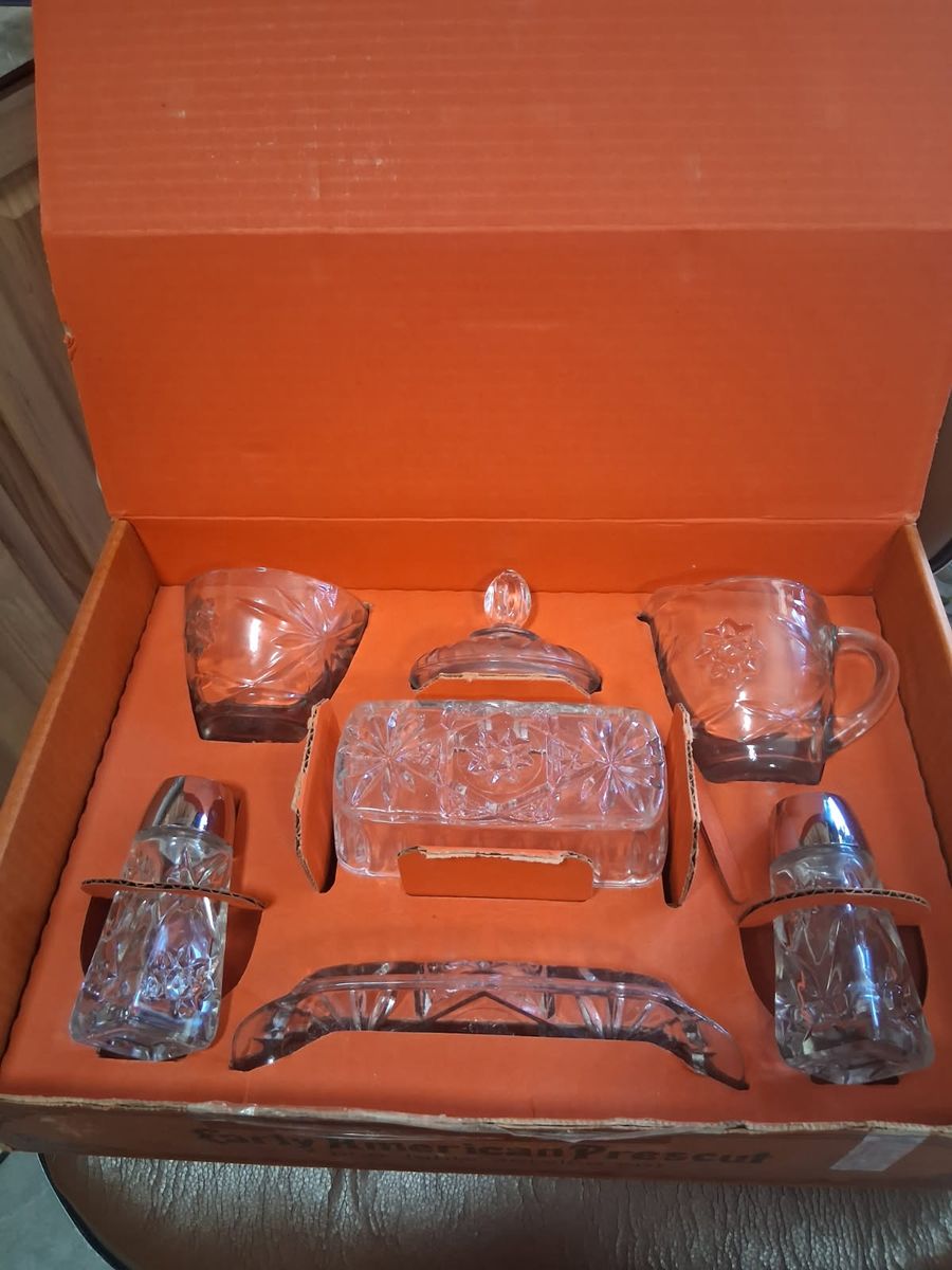 Early American Prescut 5 piece table service set