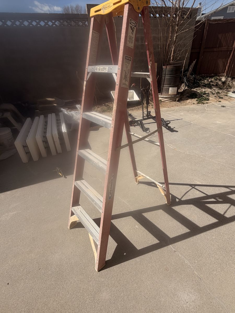 5 Foot Fiberglass Step Ladder Werner