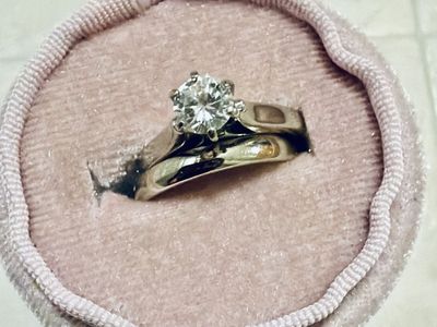 14KT white gold wedding ring set.
