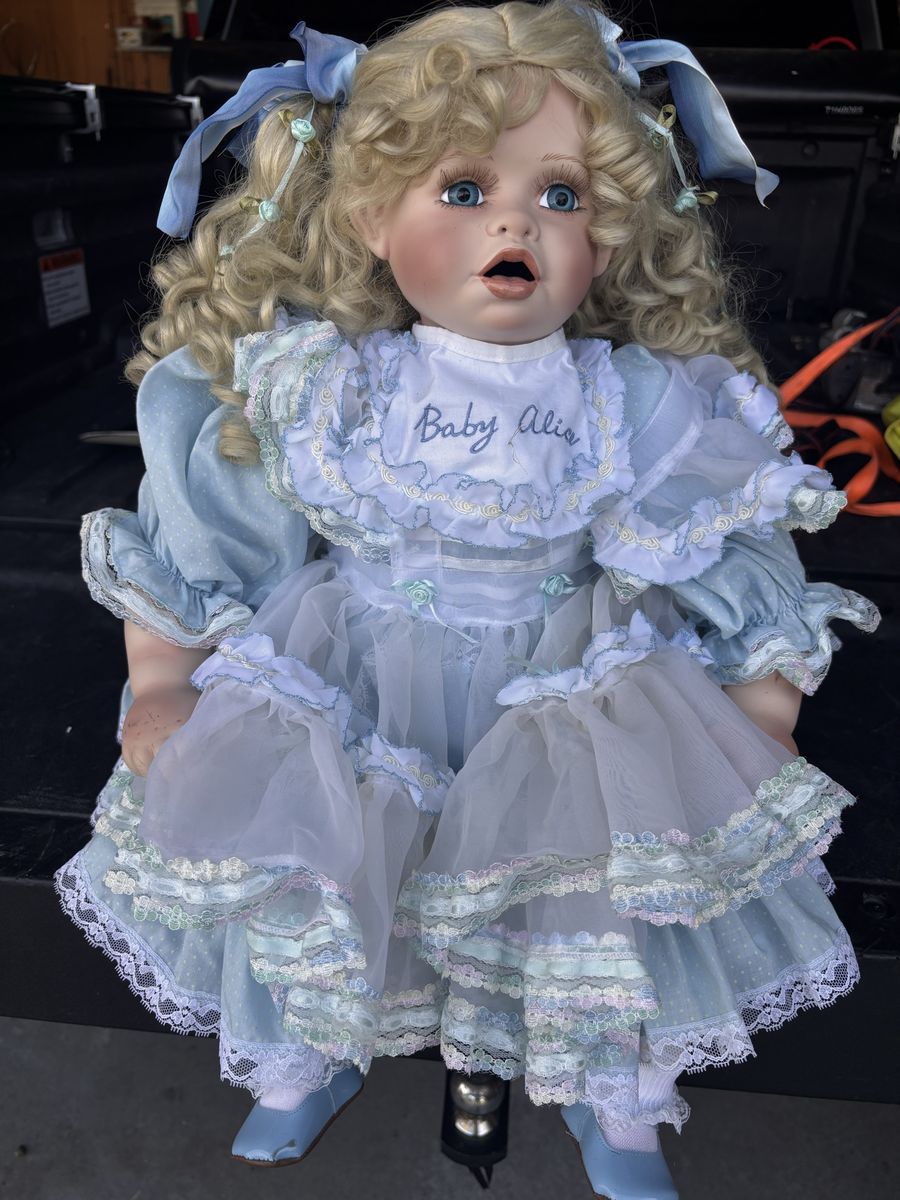 Baby Alice Porcelain Doll Blue dress limited edition 0437/2000 Fred and Darlene brand