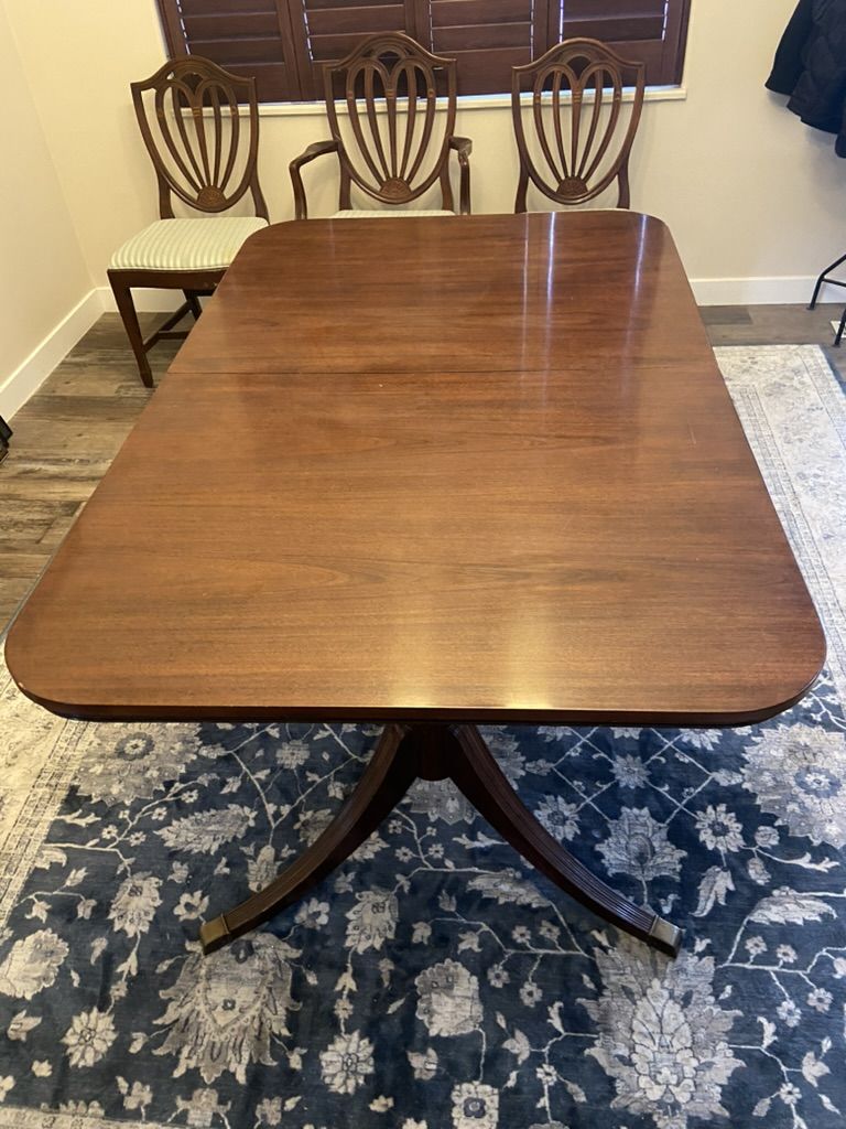 Dining Room Table with 6 chairs