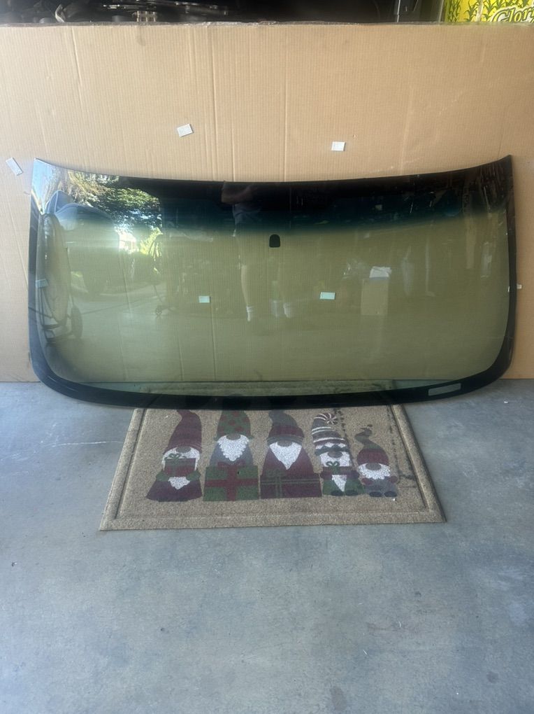 2000 To 2006 Silverado, Suburban, Tahoe Windshield