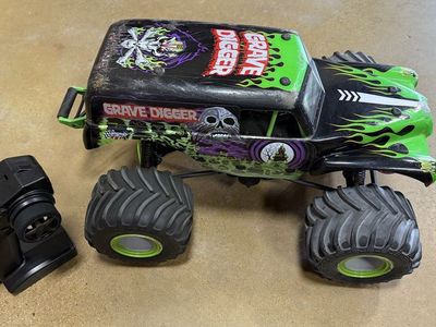 Losi Grave Digger RC Monster Truck Gen1 with Spektrum Transmitter