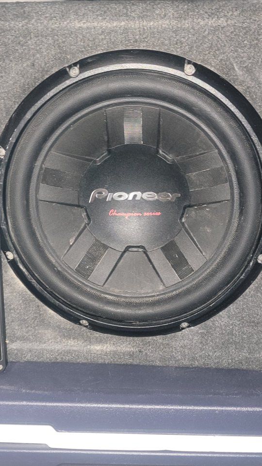 2x 12" car/truck/suv subwoofers + amp