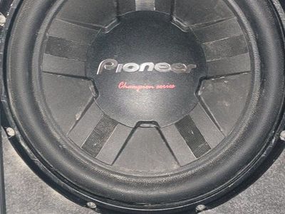 2x 12" car/truck/suv subwoofers + amp