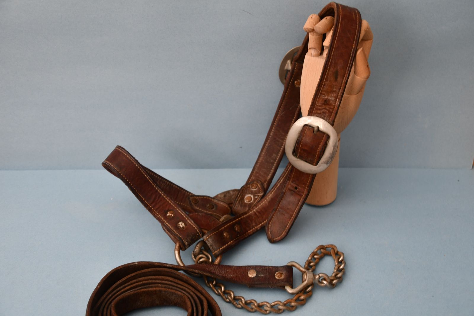 VINTAGE BROWN LEATHER HALTER with LEAD