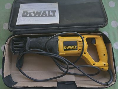 Dewalt DW304P Reciprocating Saw in Case