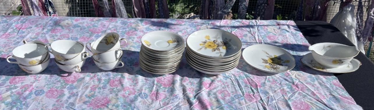 Cotillion by Sango Japan Yellow Rose Gold Trim Tea Cups Saucers Gravy Boat