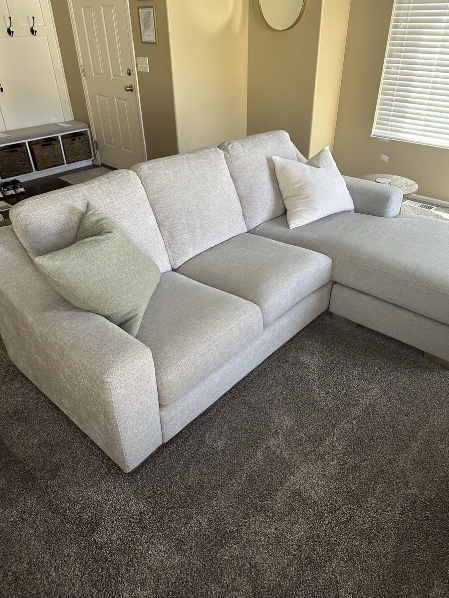Thomasville Dillard Sectional-reversible w/ chair
