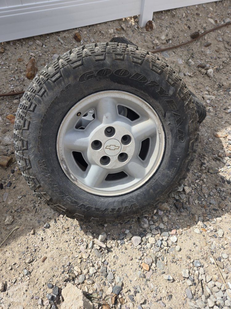 235/75 R15