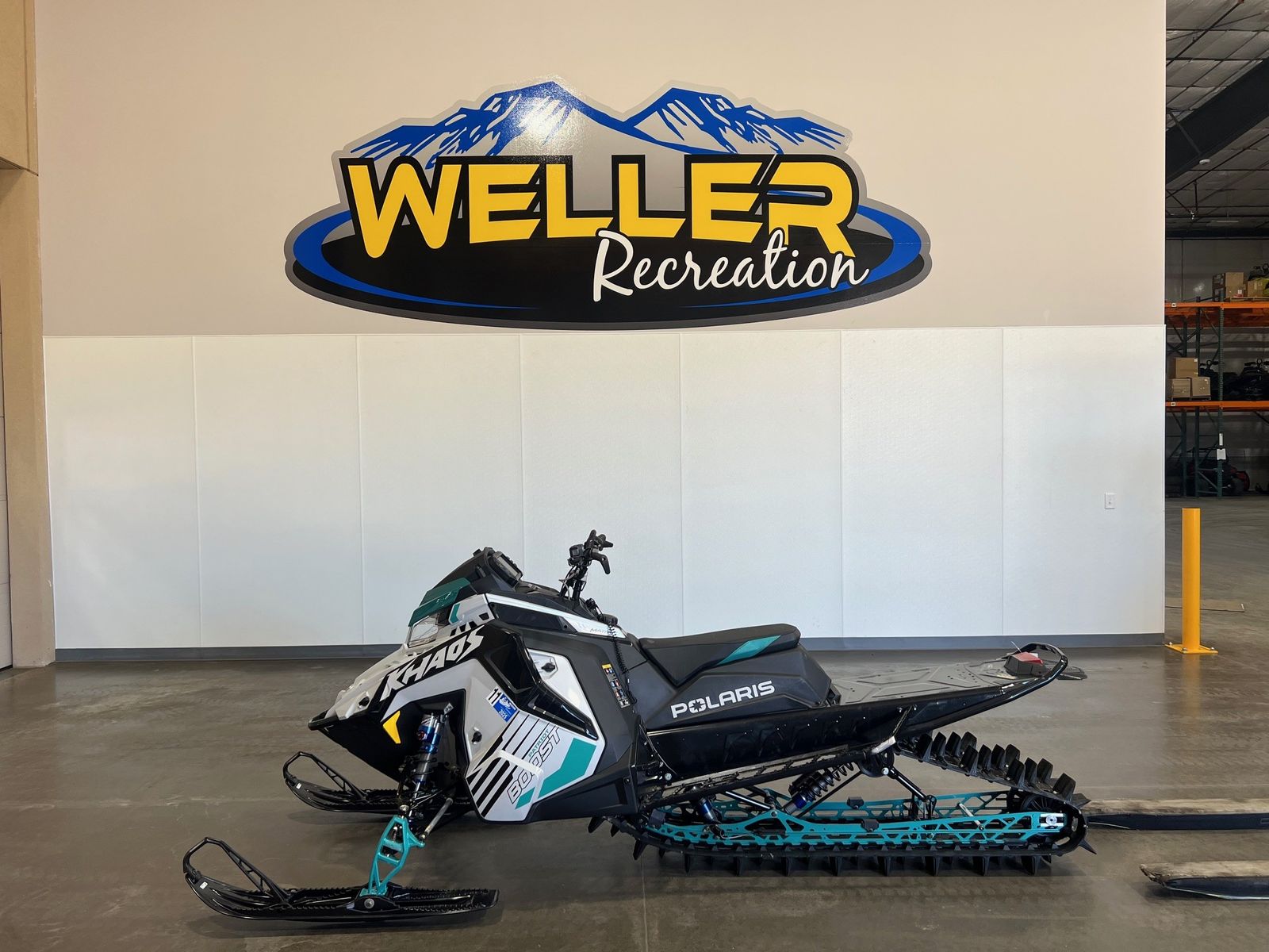 2025 Polaris Boost Khaos155 7S 3.25    WHITE/GREEN