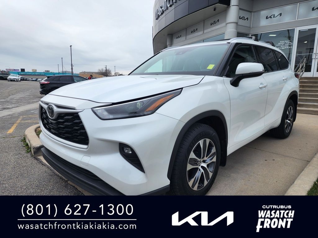 2022 TOYOTA HIGHLANDER XLE