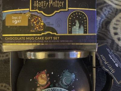 Harry Potter Hogwarts Ceramic Mug Cake Gift Set with Mix & Sprinkles, New