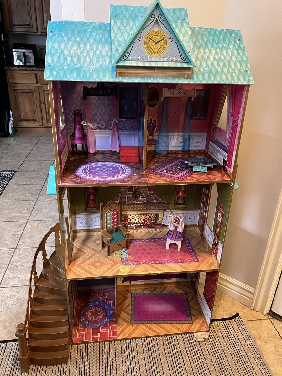 Disney Kidkraft Frozen doll house with stairs