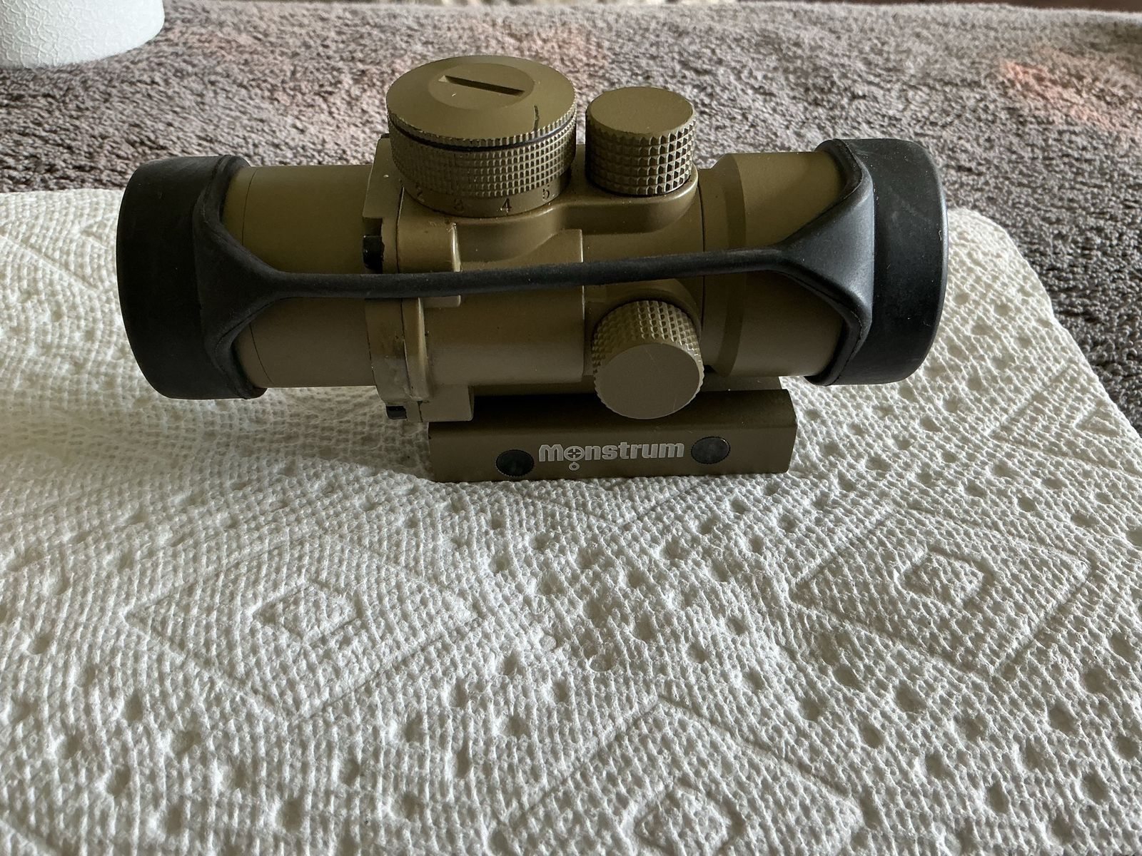 Monstrum Tactical Flat Dark Earth FDE Prismatic Scope With Flip-Up lens covers
