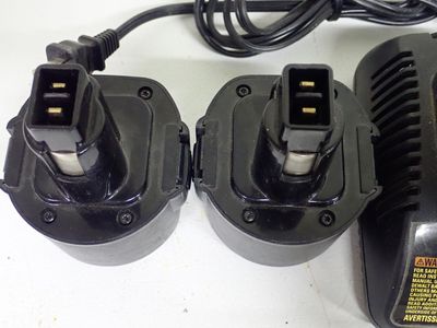 DeWALT DW9118 7.2V-14.4V NiCd Battery Charger OEM/2 Batteries Non-DeWALT Tested