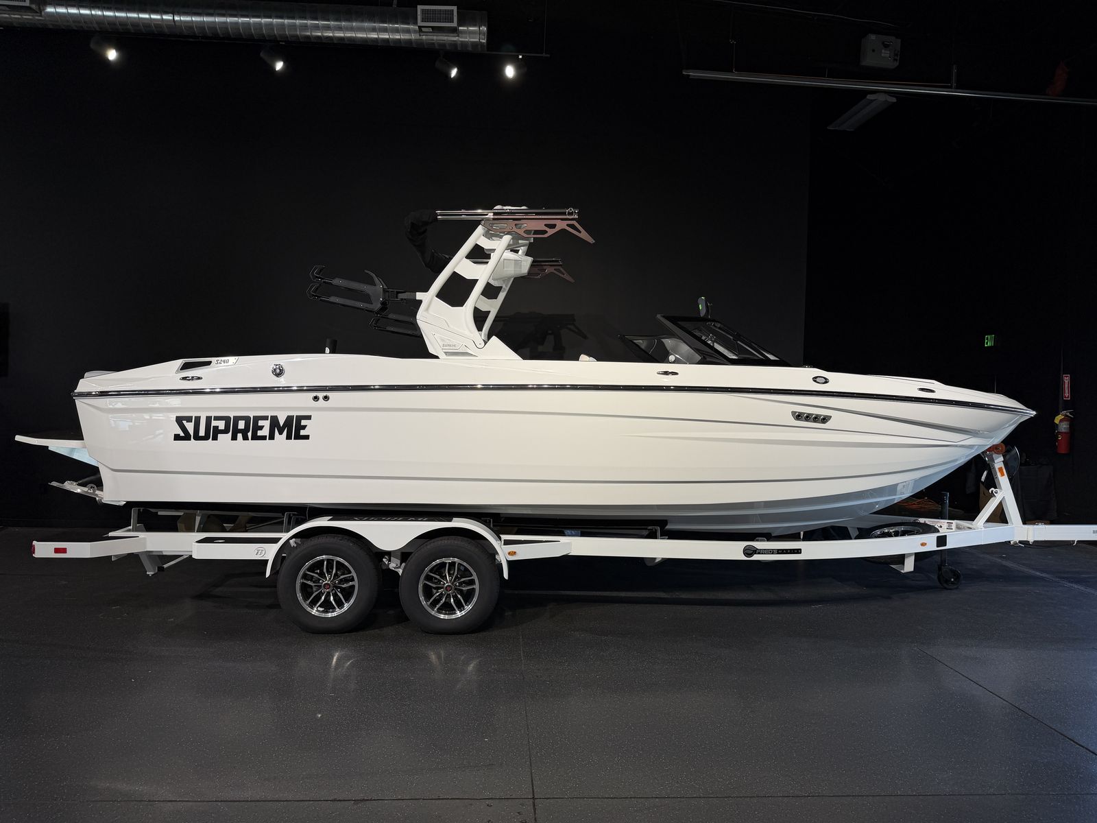 2026 Supreme Surf Boat S240 - All White