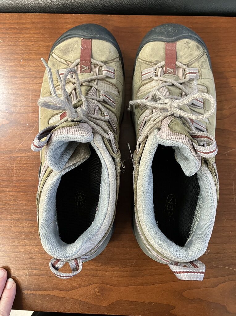 Keen Size 9 Women’s Hiking Shoes