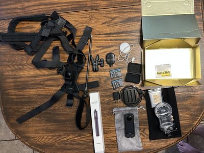 Insta360 X3, 64GB MicroSD, many accessories