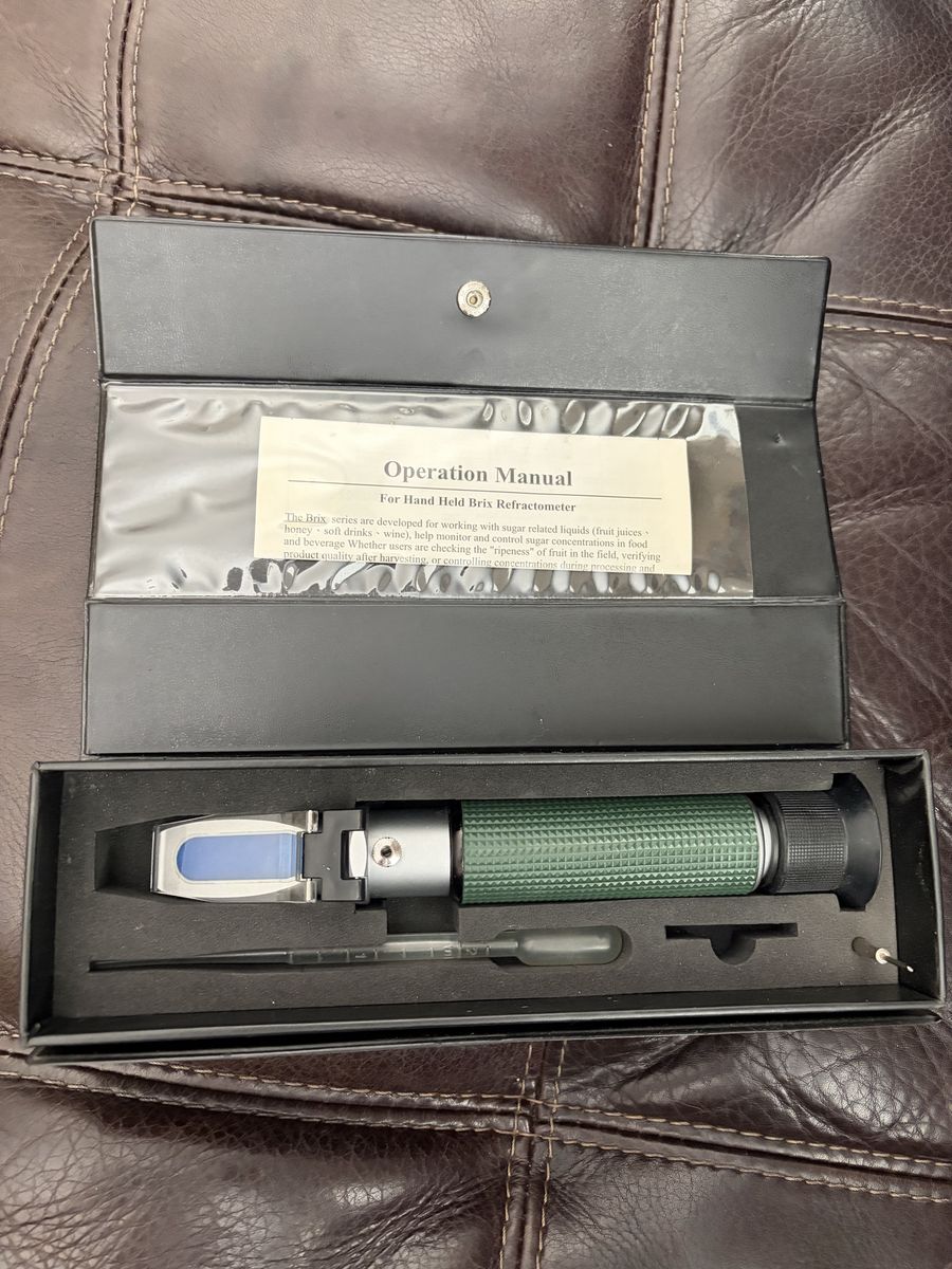 Handheld Brix Refractometer for Sugar Testing with Case & Manual