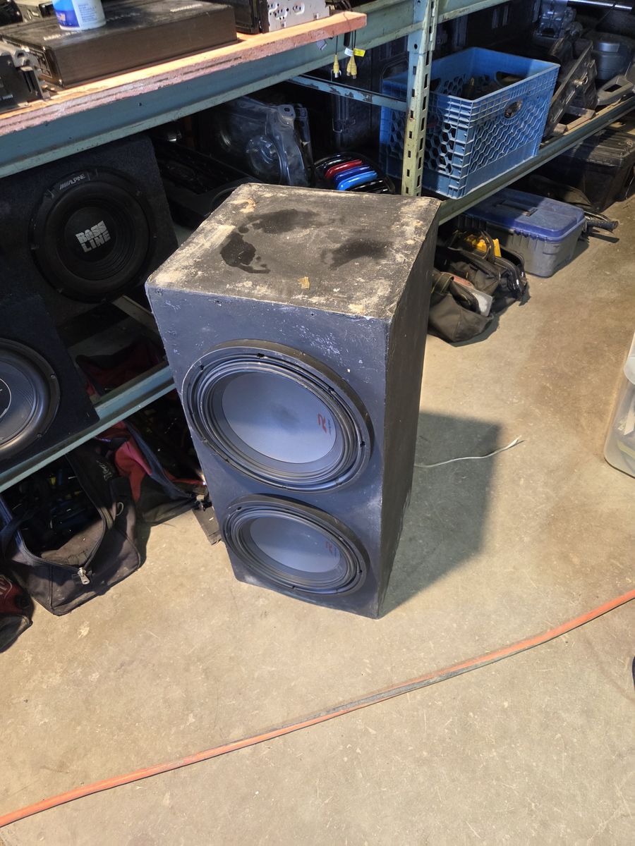 Alpine R subs with box