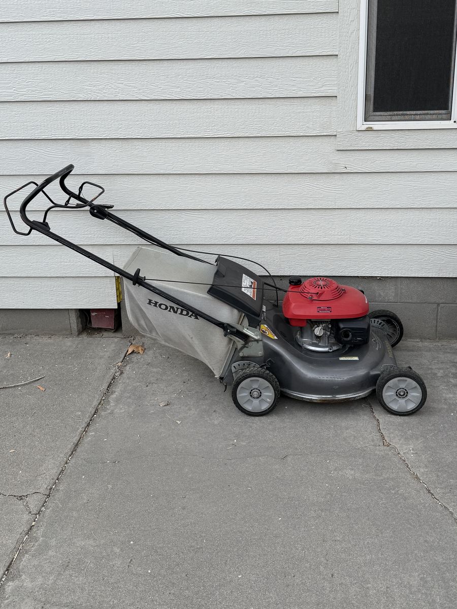 Honda Harmony II HRR216 Lawn Mower