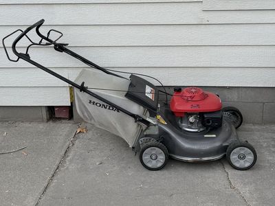 Honda Harmony II HRR216 Lawn Mower
