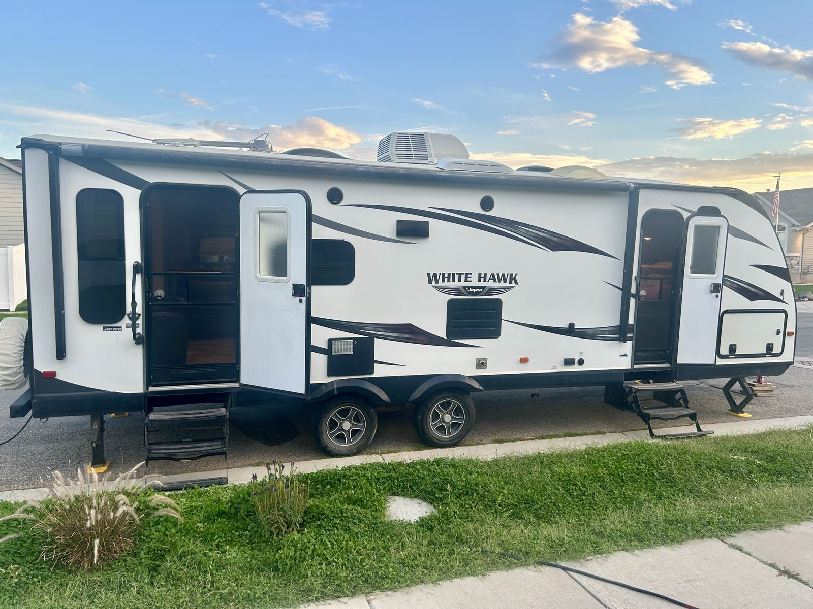 Jayco White Hawk 31.5’ Trailer