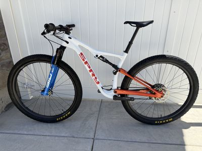 Spry Carbon Full Suspension XC / Racing / Downcountry Bike – 23.8 lbs – Power Meter – Carbon Wheels