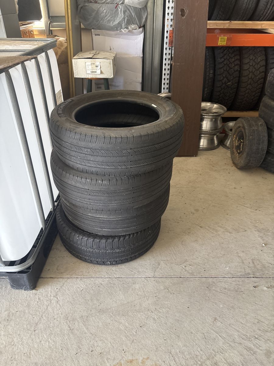 P235/60R18