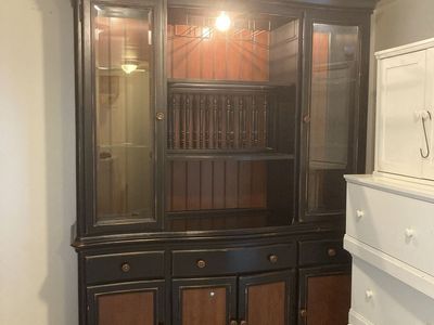 Beautiful China Hutch/Cabinet like new