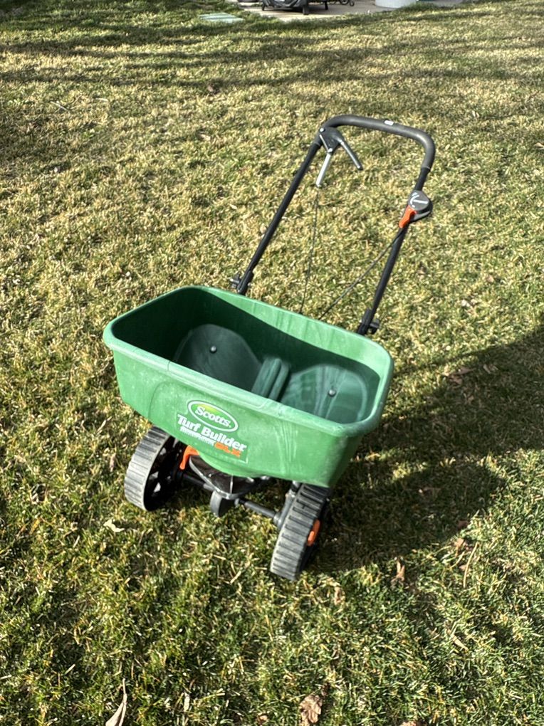 Scotts Turf Builder Edgeguard DLX Model