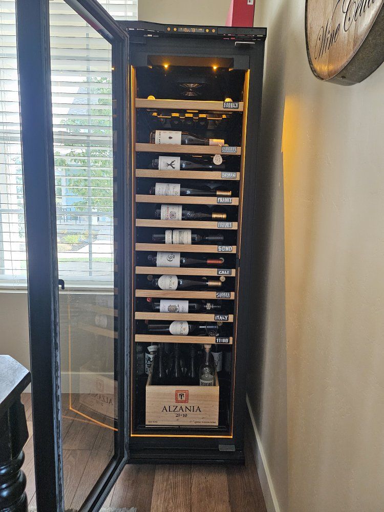 EuroCave Inspiration Series Wine Cellar - Large Capacity, Temperature & Humidity Control, UV-Protected Glass (2025 purchase)