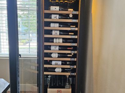 EuroCave Inspiration Series Wine Cellar - Large Capacity, Temperature & Humidity Control, UV-Protected Glass (2025 purchase)
