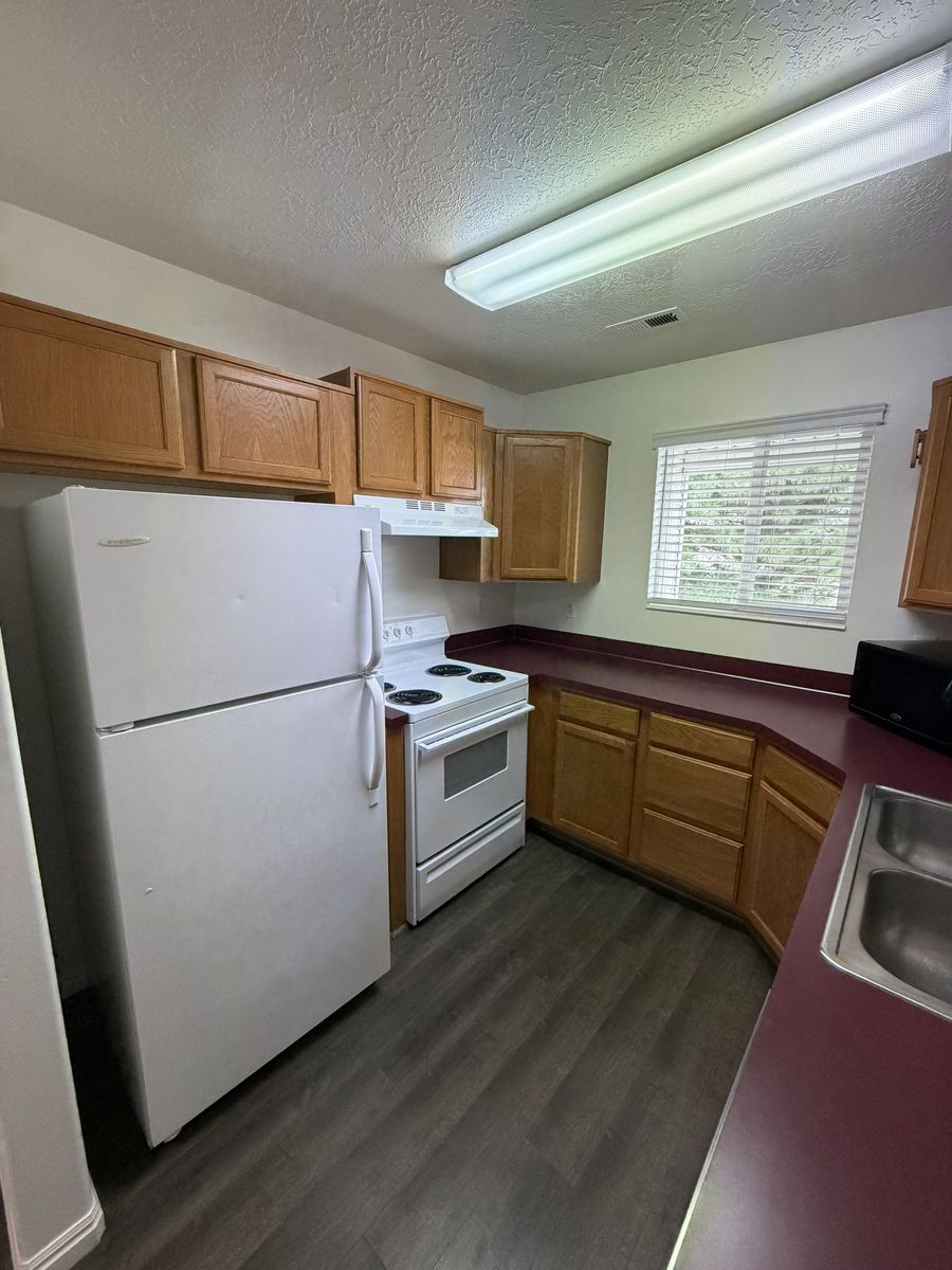 Main image 4