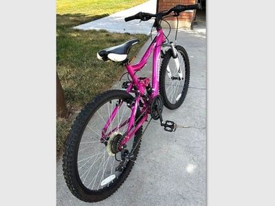 Mongoose Ledge 2.1 24” Girls Mountain Bike – 21 Speed, Full Suspension Description PRICE REDUCED