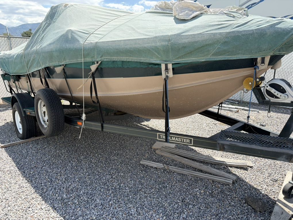1998 Lund Runabout Tyee Fishing Boat