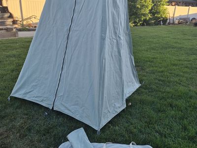 Spring bar Cabana/shower stall