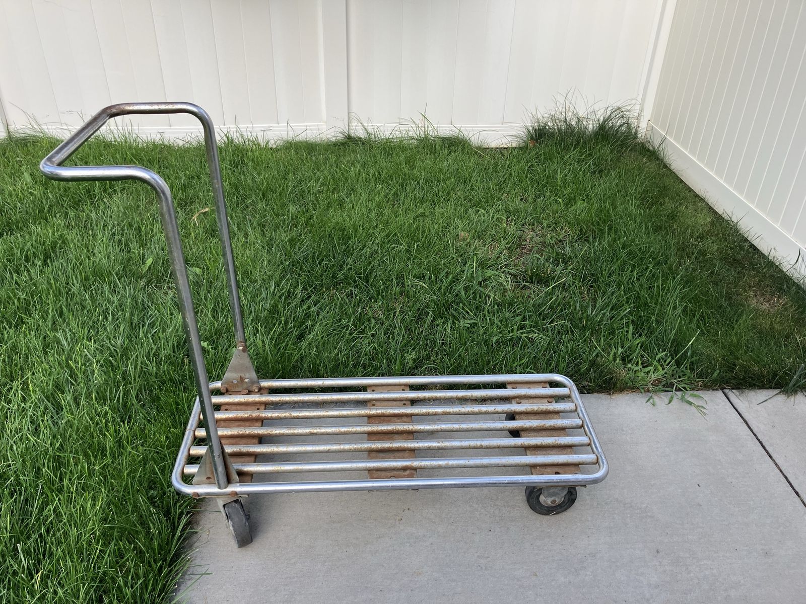 Heavy duty metal cart